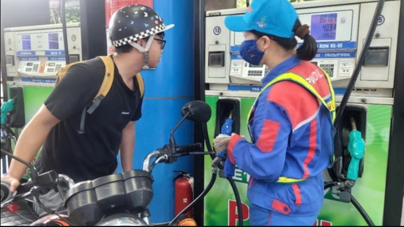Việc chuyển sang dùng xăng E10 nên dựa trên khả năng tương thích của xe, nguồn bán uy tín và chi phí thực tế. 