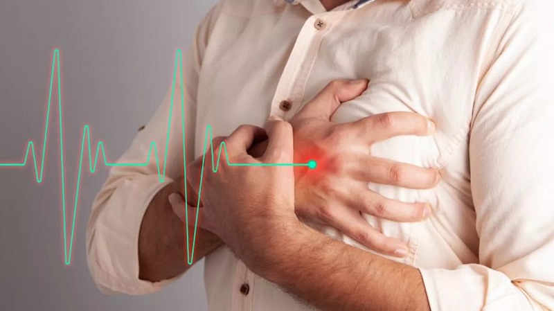Sự dư thừa hormone tuyến giáp khiến nhịp tim tăng cao, gây cảm giác đánh trống ngực và lo âu kéo dài.
