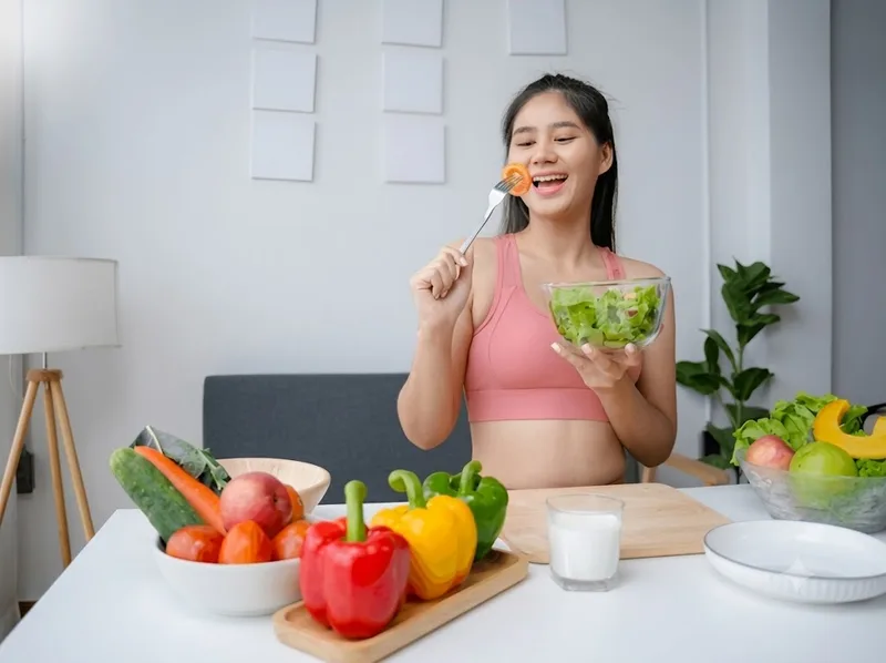 Ăn uống đúng giờ, hạn chế căng thẳng giúp duy trì sức khỏe dạ dày ổn định hơn.