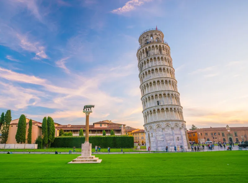 Tháp nghiêng Pisa là biểu tượng kiến trúc nổi tiếng của Italy với hình dáng độc đáo và lịch sử hơn 800 năm.